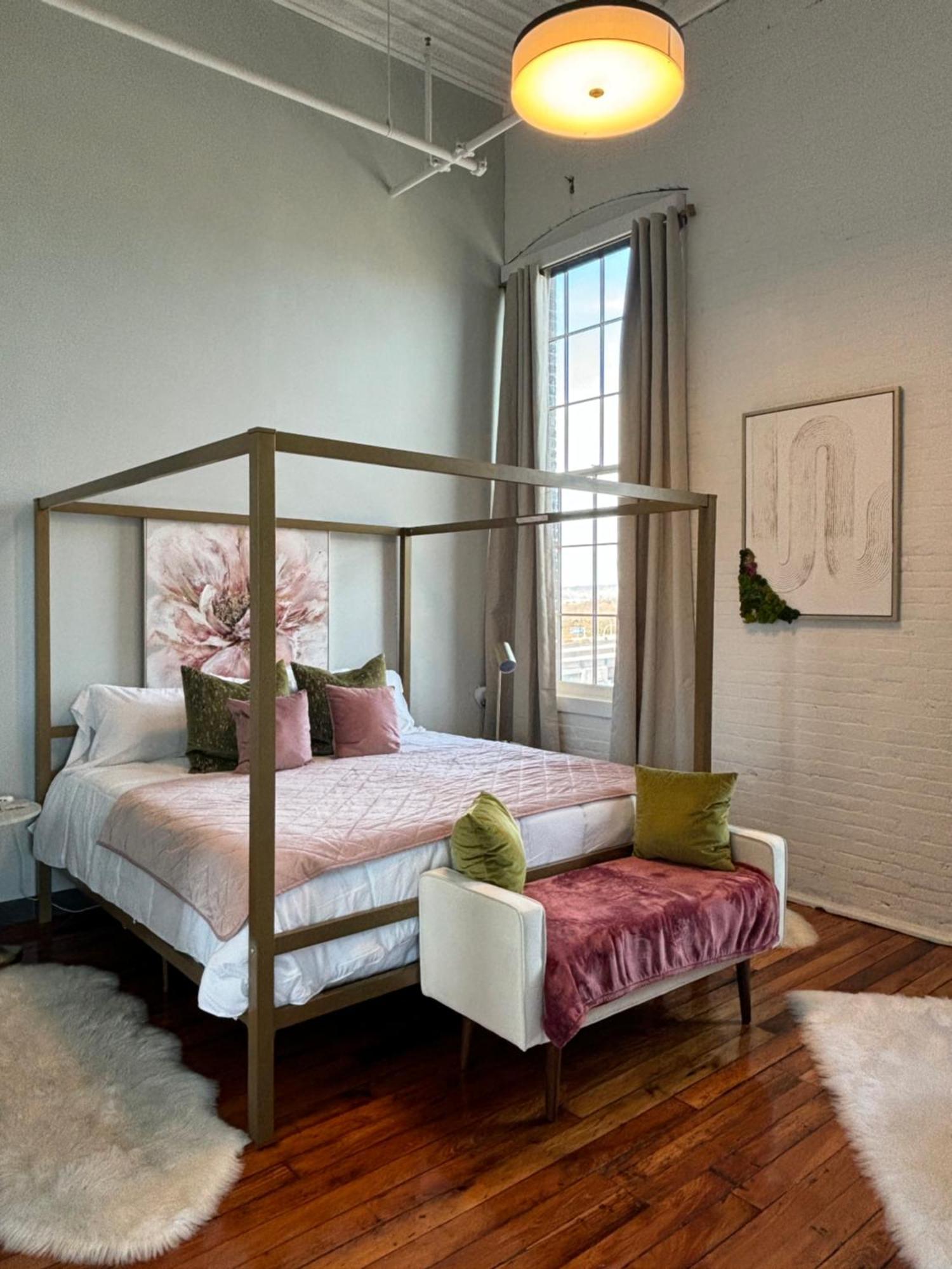 2Br 2Br Le Chateau 505 Lux Penthouse In A Historic Building Utica Extérieur photo