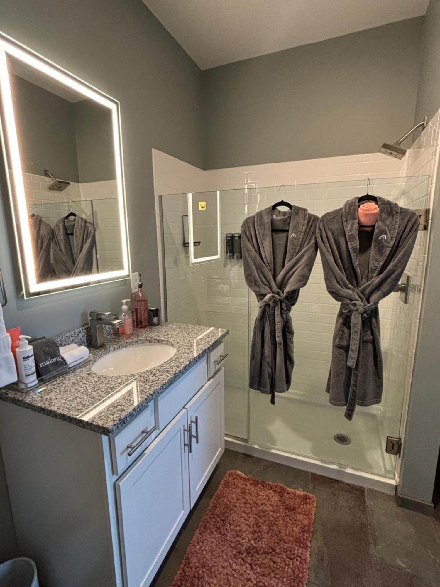 2Br 2Br Le Chateau 505 Lux Penthouse In A Historic Building Utica Extérieur photo