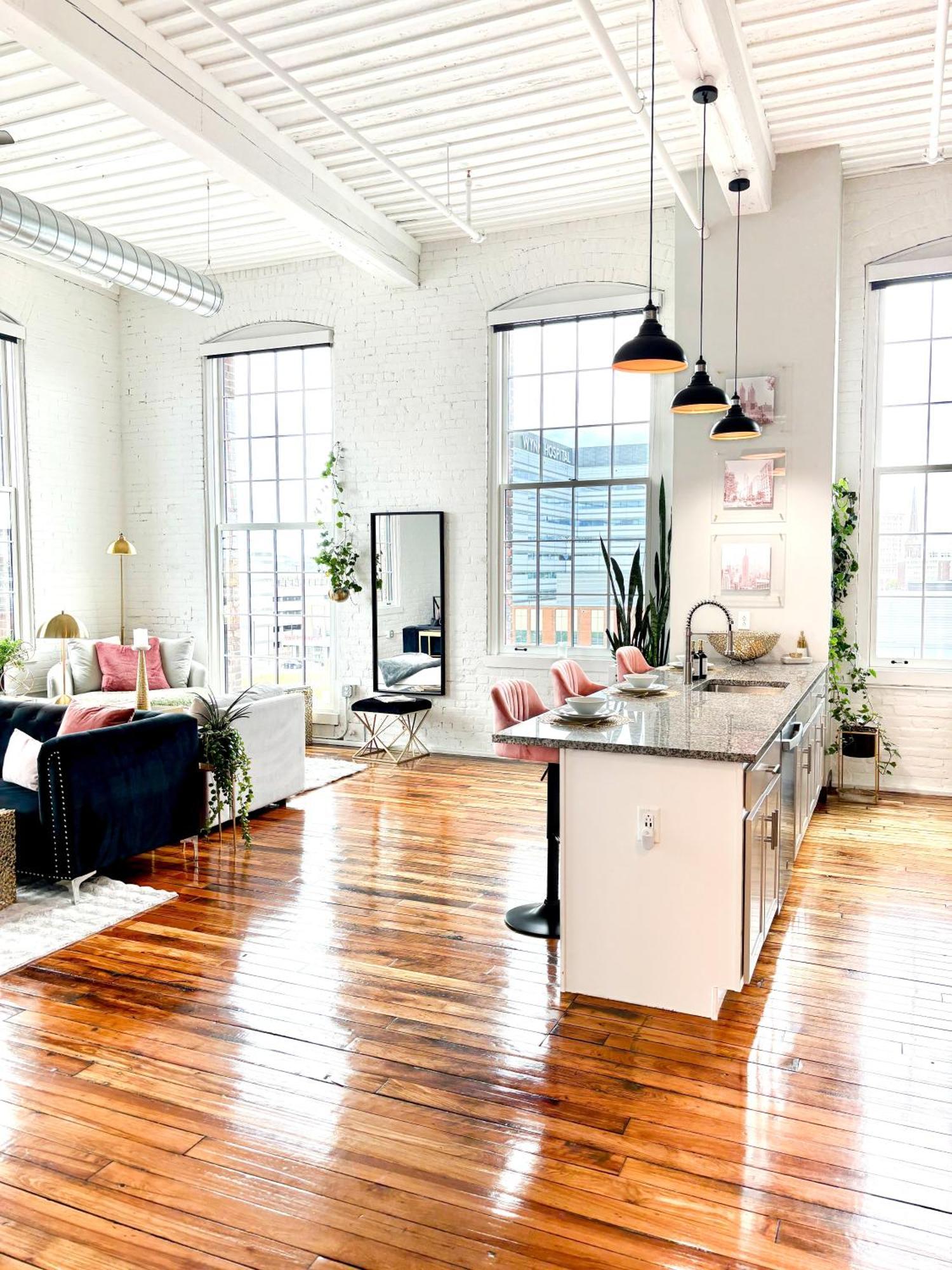 2Br 2Br Le Chateau 505 Lux Penthouse In A Historic Building Utica Extérieur photo