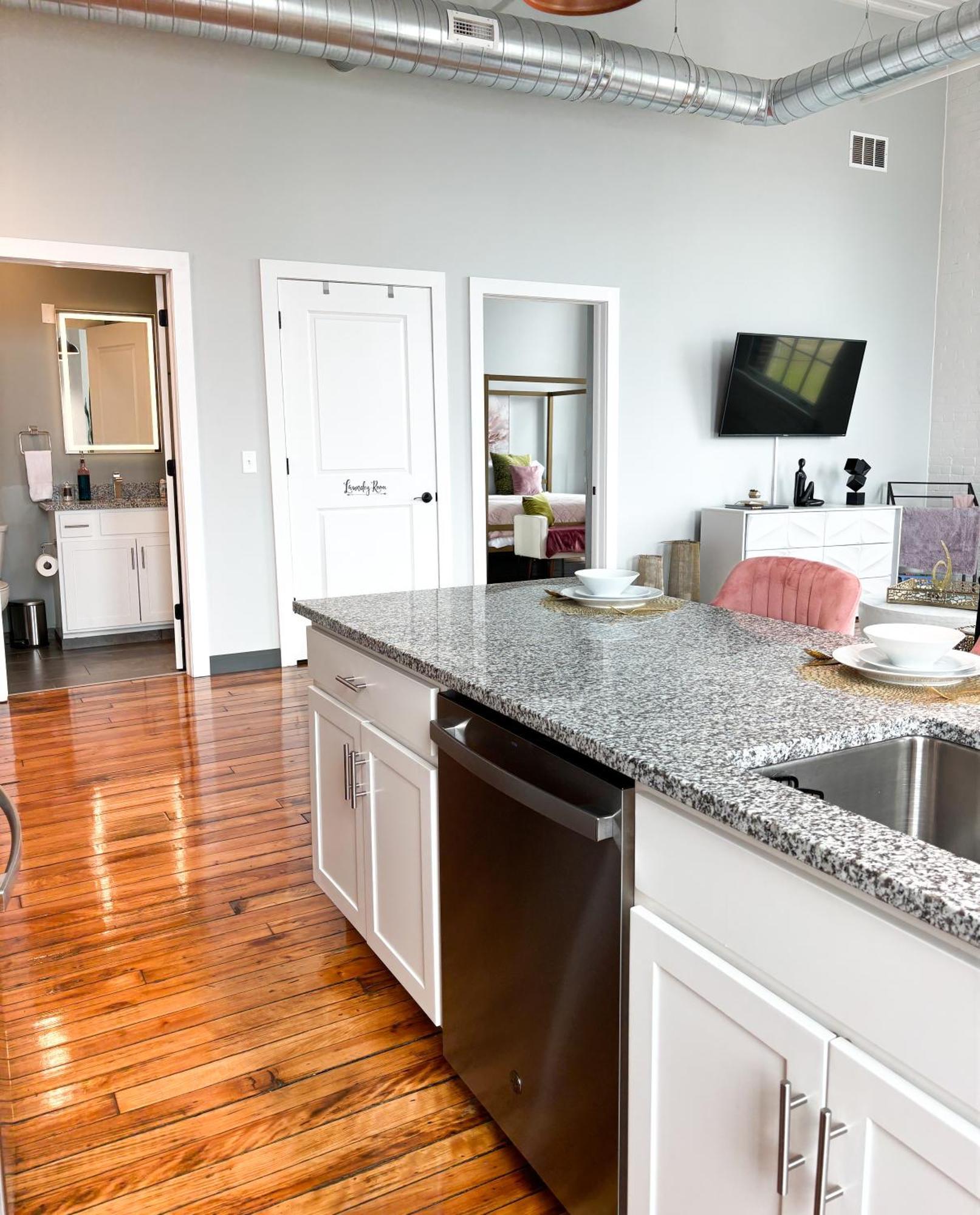 2Br 2Br Le Chateau 505 Lux Penthouse In A Historic Building Utica Extérieur photo